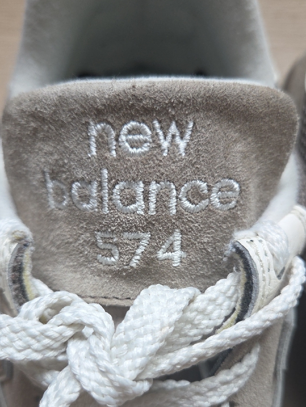 New Balance 574 Womens 9 Shoes - Picture 2 of 8